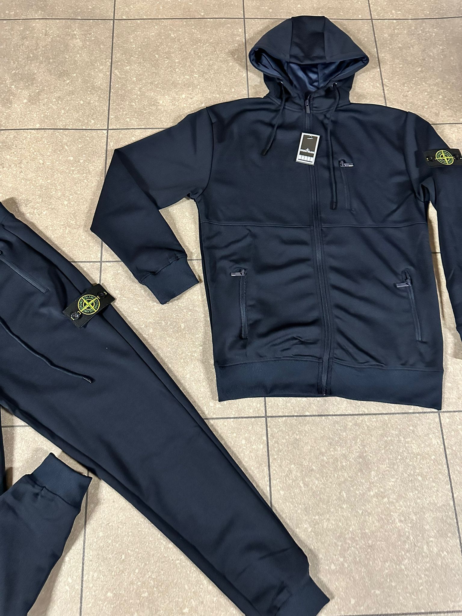AAA Quality Men's Tracksuits - Image 2