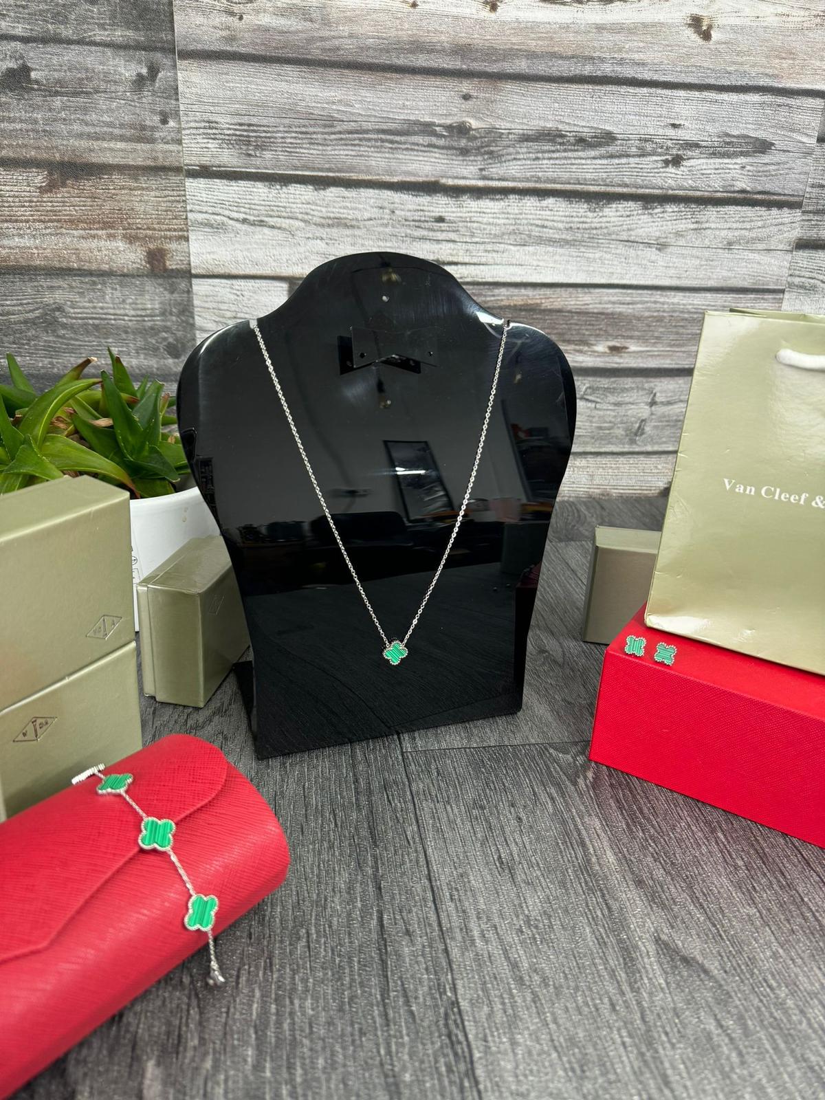 AAA QUALITY VAN CLEEF SET  INCLUDING (NECKLACE,EARRING AND BRACELET WITH PACKAGING  COLORS:SILVER,ROSE GOLD ,YELLOW GOLD - Image 4